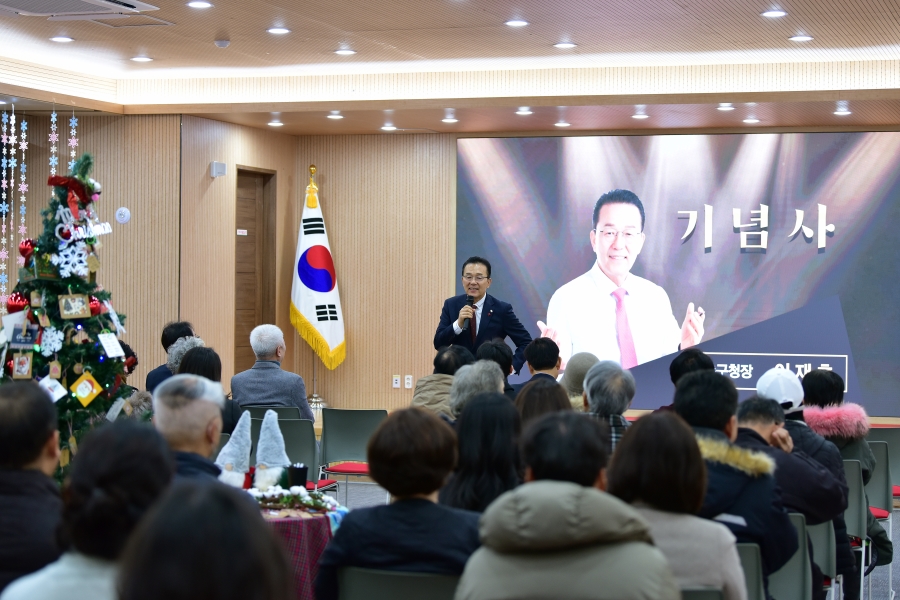 연수구는 지난 9일 연수구 제2청사 대회의실에서 송도노인복지관과 함께 어르신 미술작품 전시회 기념식을 개최했다